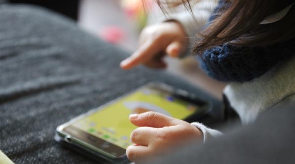 un invatator le spune parintilor sa nu isi mai lase copiii pe tiktok niciodata nu