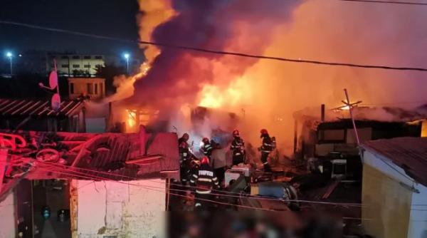 incendiu la mai multe case improvizate in cluj napoca aproximativ 80 de persoane s au autoevacuat
