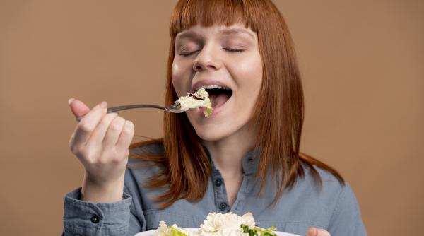 s a aflat legatura surprinzatoare intre mestecat si pofta de mancare