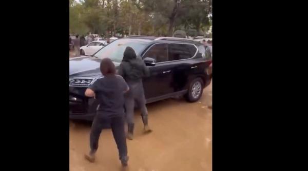 sanchez acuzat de lasitate momentul in care premierul fuge lasandu i pe regele felipe si regina letizia in mijlocul haosului video