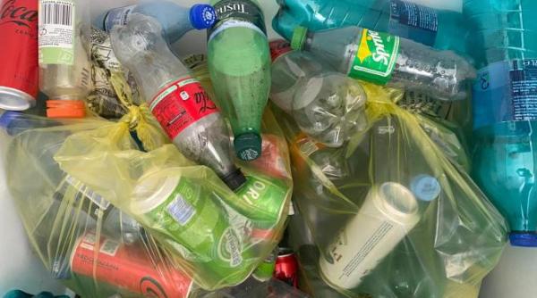 ai strans prea multe ambalaje iata ce poti sa faci daca n ai timp sa mergi la aparatele de reciclare