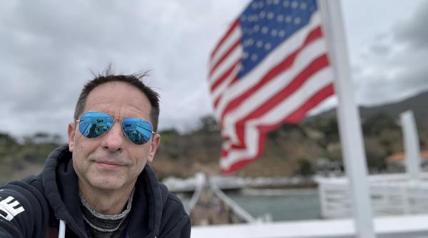 cainele moare de drum lung si noi de grija americii dan negru observatie taioasa inainte de inclestarea titanilor de peste ocean ziua alegerilor