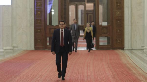 hellvig nu mai merge cu prostii sunt dator sa inventez lucruri cu adevarat controversate cum ar fi sa dansez frenetic pe tiktok sau sa sustin vreunul dintre candidati