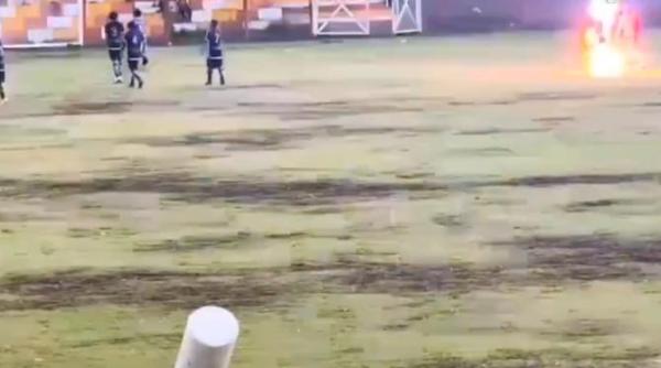 un jucator de fotbal a murit dupa ce un fulger a lovit terenul video