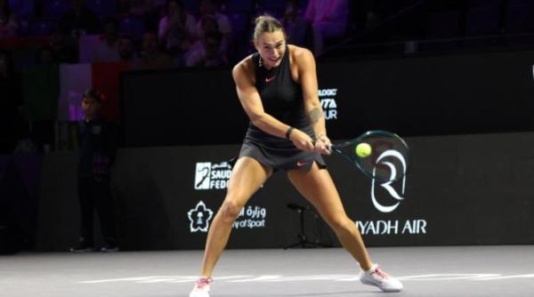 aryna sabalenka in ciuda infrangerii din grupe s a calificat in semifinalele wta finals de la riad