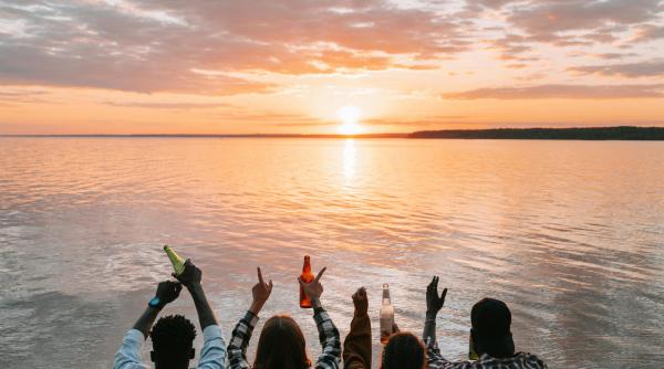 9 sfaturi pentru a evita mahmureala dupa o noapte de distractie