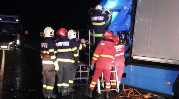 accident cu doua tir uri pe dn6 in caras severin ambii soferi sunt incarcerati