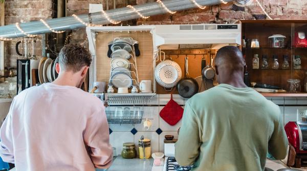 administratorul unui club din cluj din comunitatea lgbtq arestat pentru trafic de minori si de droguri