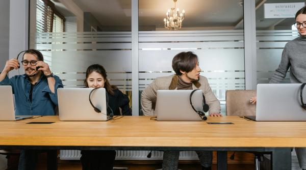 tinerii viseaza sa si deschida o afacere dar le trebuie si uneltele potrivite sa vad cum se mananca dupa aia sa vad daca imi permit noaptea alba a universitatilor 2024