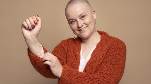 feministele din sua se rad in cap in semn de protest fata de victoria lui trump reactii virulente ale femeilor cu cancer video viral