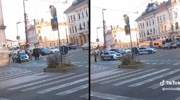 masini de politie filmate in timp ce foloseau abuziv mijloace acustice si luminoase in cluj una circula si pe trotuar