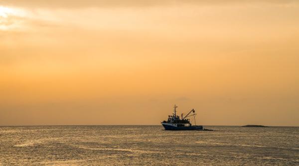 un pescar norvegian a prins accidental un submarin american pe care l a tarat 3 kilometri