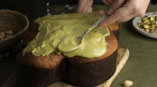 chec dubai noua fita in bucatarie reteta cu fistic curmale si cardamon