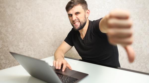 britanic arestat in dubai din cauza unei unei recenzii negative ong cosmar pentru straini