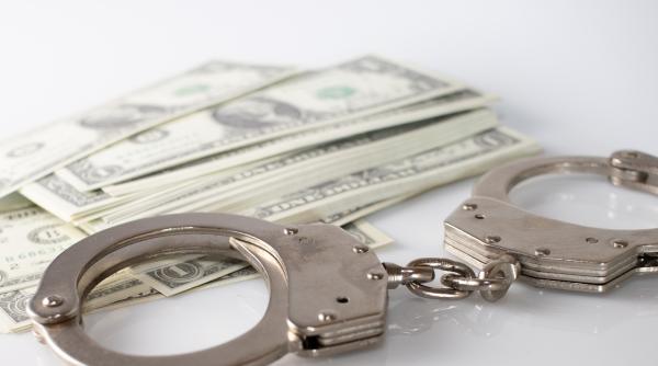 doi barbati retinuti intr un dosar de camata si santaj in dambovita