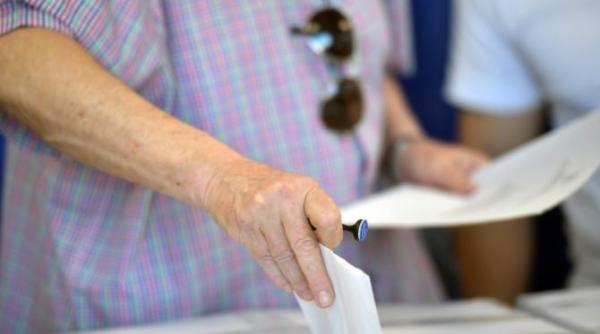 iesenii se plang de calitatea hartiei buletinelor de vot