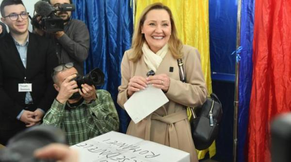 elena lasconi a intrat in turul al doilea in cursa pentru presedintia tarii l a depasit pe marcel ciolacu la distanta de cateva voturi