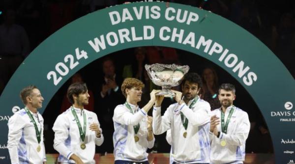 italia a castigat cupa davis la cateva zile dupa ce echipa feminina s a impus in finala bjk cup