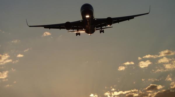 un avion boeing 737 s a prabusit apoi a lovit un bloc de locuinte cezar osiceanu semnal de alarma despre pericolul de la baneasa