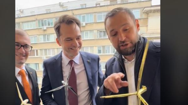 sebastian burduja demonteaza alegatiile lui calin georgescu despre centralele eoliene vantul este informatie si frecventa