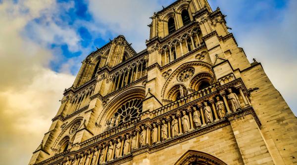 dupa 5 ani de la incendiul infernal catedrala notre dame bijuteria gotica a parisului se redeschide