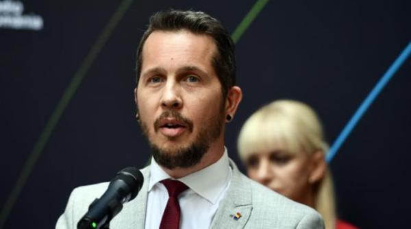 gabriel diaconu despre un partid e ca si cum ai conduce o dacie e o masina depasita dar gasesti piese la tot pasul si mai tot romanul stie sa i sufle in bujie