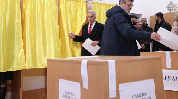 femeie aruncata la pamant sub ochii lui calin georgescu cum a reactionat candidatul la prezidentiale foto