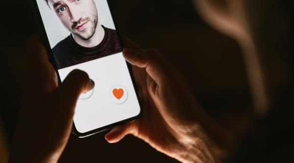 o mare actrita de la hollywood isi cauta iubit pe internet cat costa aplicatia celebritatilor