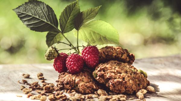 biscuiti cu fulgi de ovaz si zmeura