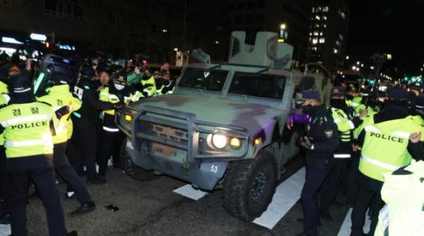 dupa 6 ore de lege martiala viata de zi cu zi in seul continua dar in stare de soc