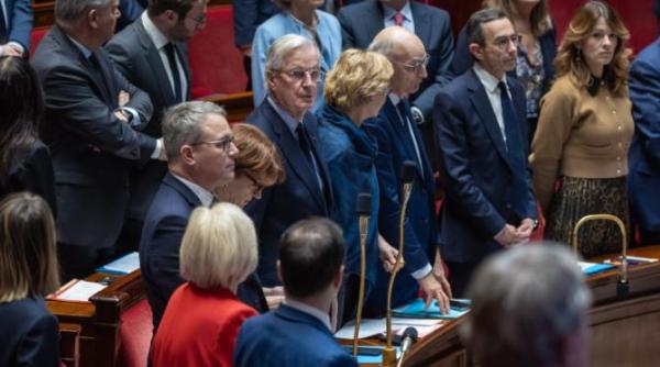 guvernul francez se afla pe marginea prapastiei pe masura ce se apropie un vot de neincredere