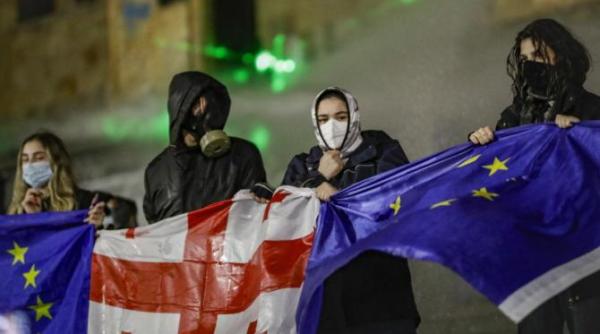 lider al opozitiei din georgia batut pana si a pierdut cunostinta si arestat