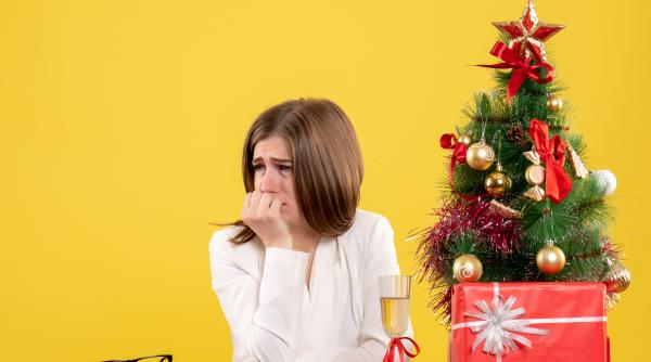 artisti din ploiesti goniti cu pietre dupa un spectacol gratuit de sarbatori i au atacat pentru ca nu au adus cadouri