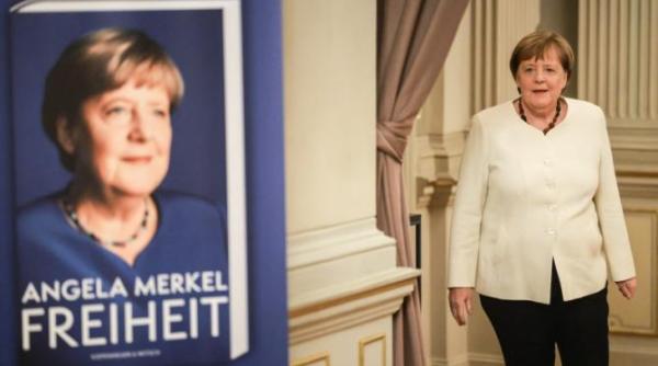 cartea scrisa de angela merkel bestsellerul anului in germania