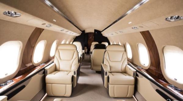 cine a aterizat la bucuresti cu avionul privat din florida