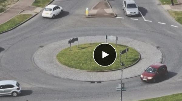 semnalizarea in sensul giratoriu cum se procedeaza corect