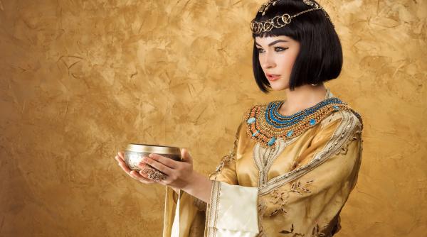 arheologii au descoperit un posibil bust al cleopatrei sa fie ingropata in templul din taposiris magna teoria care schimba istoria