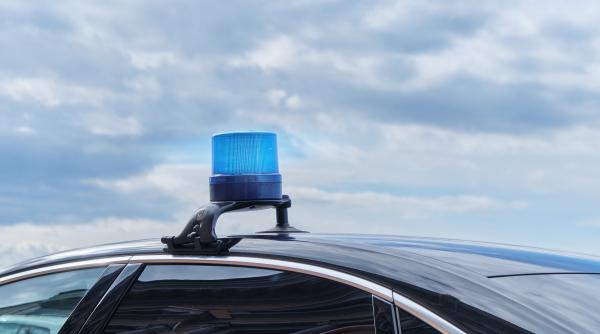 dc conducem soferii de pe masinile cu girofar periculosi in trafic