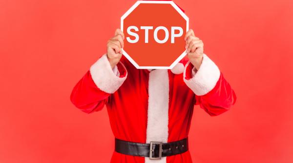 rusia ii declara razboi lui mos craciun batranul personaj este considerat agent strain