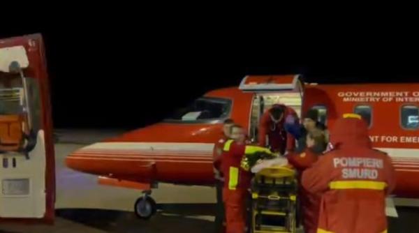 doua fetite transportate de urgenta la bucuresti cu un avion smurd au suferit arsuri grave video