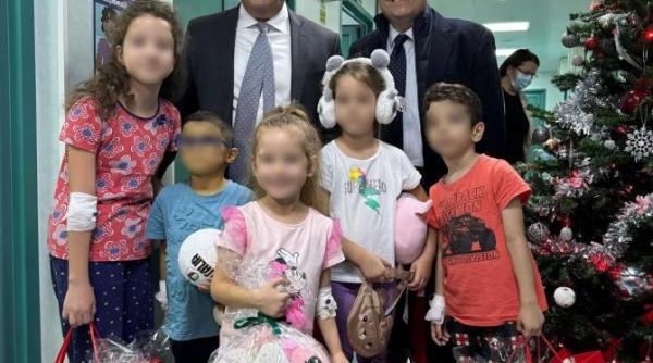 mos craciun pentru 300 de copii la spitalele grigore alexandrescu si dr victor gomoiu