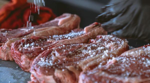 unde gasim carne de porc romaneasca schema folosita de marile magazine omul se va multumi cu doua fripturi de craciun