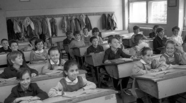 poezia din comunism despre mos gerila care iti aducea nota 4 la purtare foto in articol