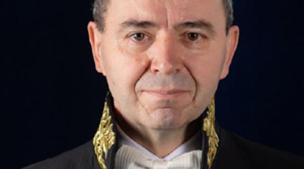 un reputat istoric aduce elogii cartii superpolitik semnata de george cristian maior