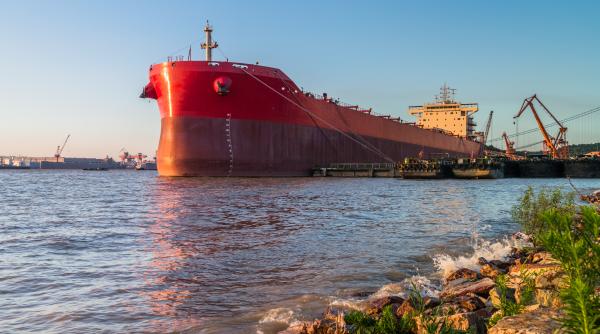 canalul suez egiptul are pierderi uriase din cauza atacurilor rebelilor din yemen asupra navelor comerciale