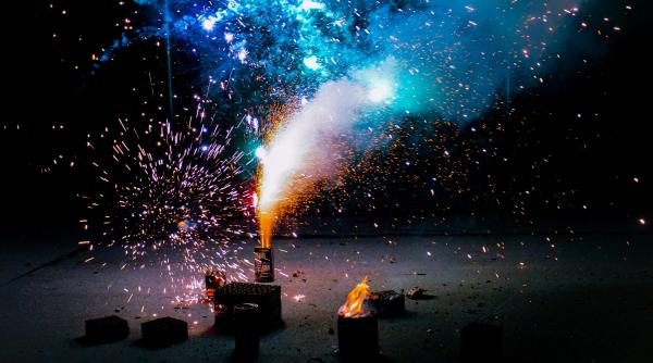 petardele si artificiile de revelion riscuri uriase pentru cetateni si animale despescu mai atentionare pentru cei care le folosesc