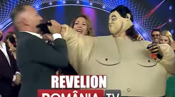 revolutia divertismentului in noaptea de revelion spectacolul cu masti trece la un alt nivel doar la romania tv video