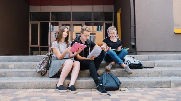 tarile din europa care au interzis telefoanele mobile in scoli ce s a observat dupa aceasta masura