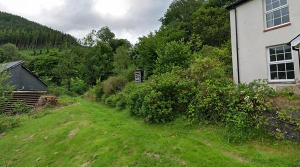 un cuplu de milionari a cumparat o localitate intreaga si a marit chiriile ce a urmat le a depasit orice asteptare