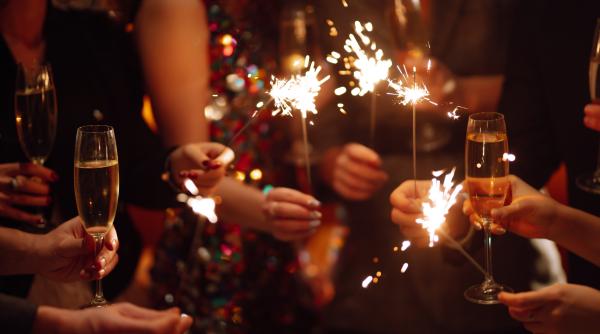 traditii si obiceiuri de revelion ce trebuie sa ai in buzunar in noaptea dintre ani